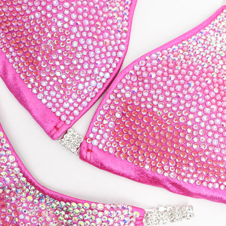 Introducing Pink Princess Gradient 👑! From crystal AB to lotus pink, this stunning suit shines with elegance and grace 💖. Embrace your inner queen on stage! #Bodybuilding #CompetitionSuit #PinkPrincessGradient 👙👑🌟