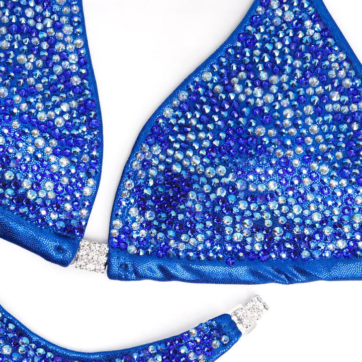 Introducing Phoebe Hurricane Blue Radiance 💙! This electric blue competition suit features stunning shades of blue crystals, ensuring you light up any stage with brilliance ✨. Stand out in style! #Bodybuilding #CompetitionSuit #HurricaneBlueRadiance 💪👗🌟